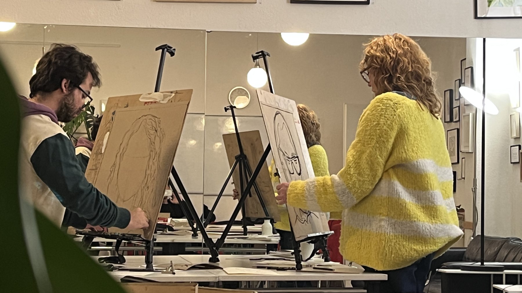 Students working at drawing easels in the Art Classes Berlin studio