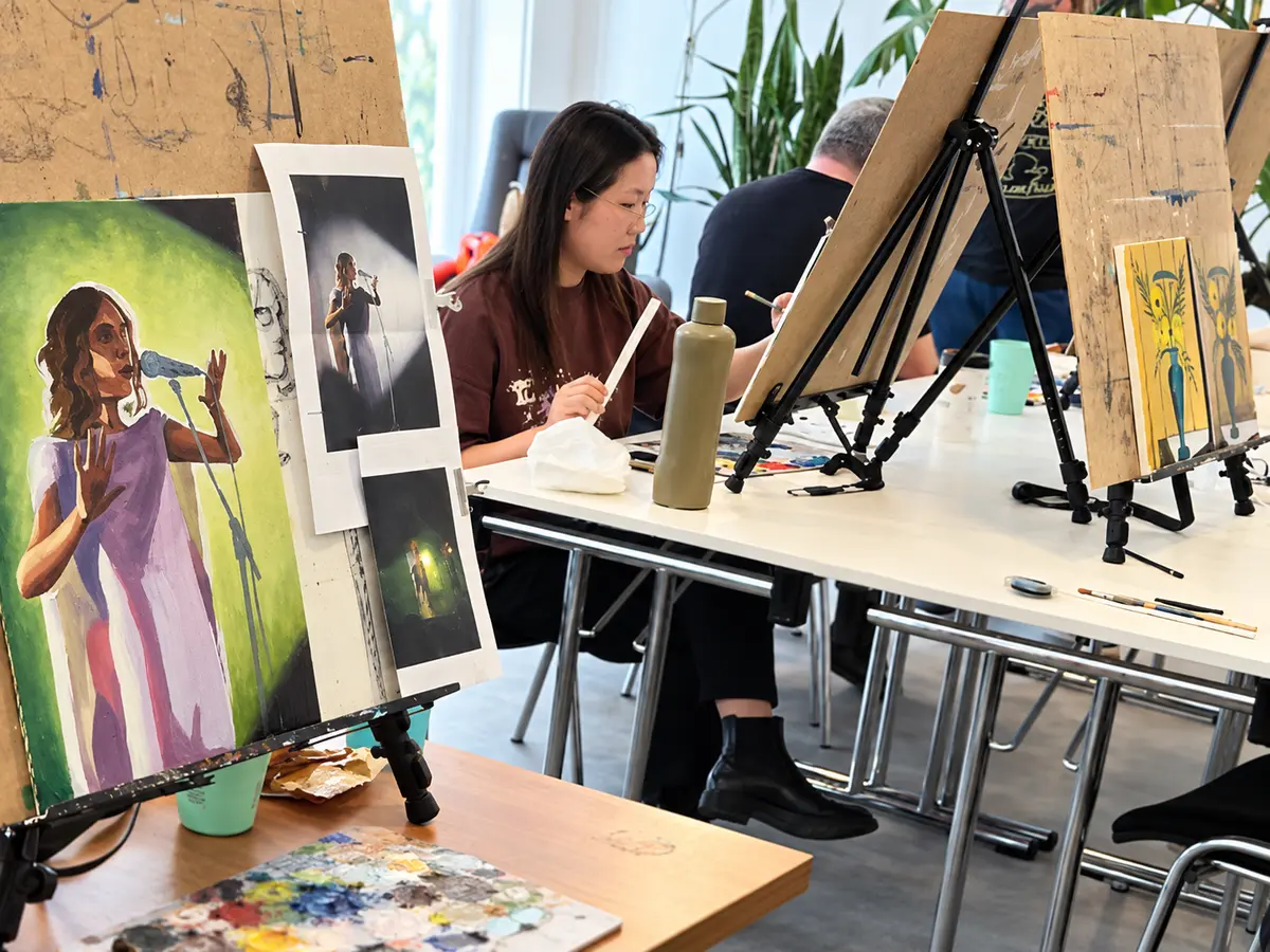 Participant painting in a small adult art class in Berlin